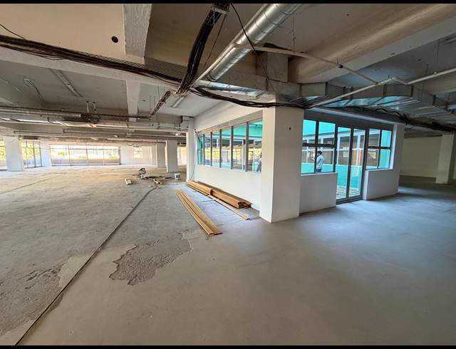 1,218M² BUILDING TO LET IN FORESHORE